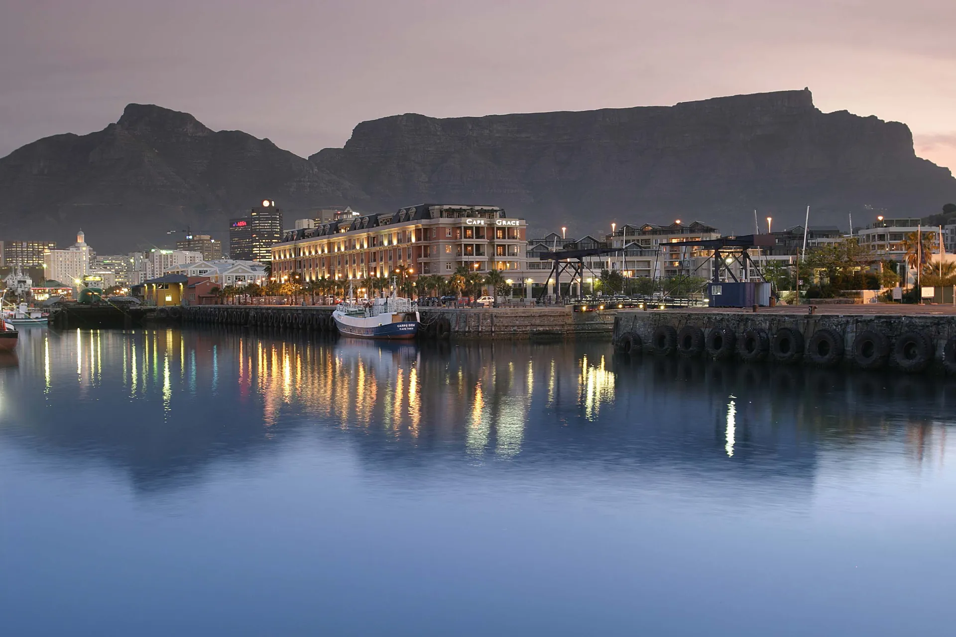 Cape Grace on the V&A Waterfront beneath Table Mountain